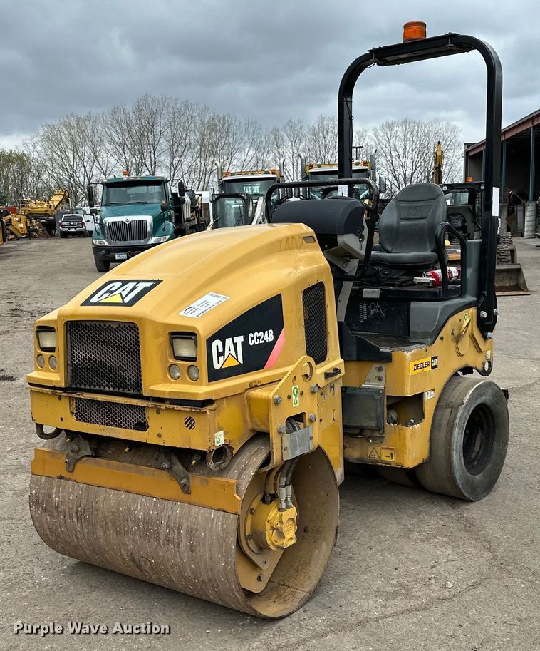 2014 Caterpillar  CC24B single drum vibratory roller - DQ0783