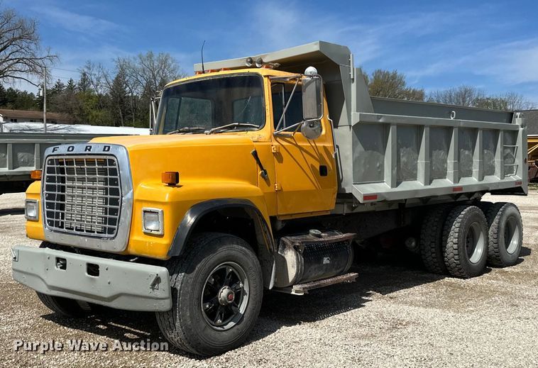 1994 Ford  LT8000 dump truck - DQ0811