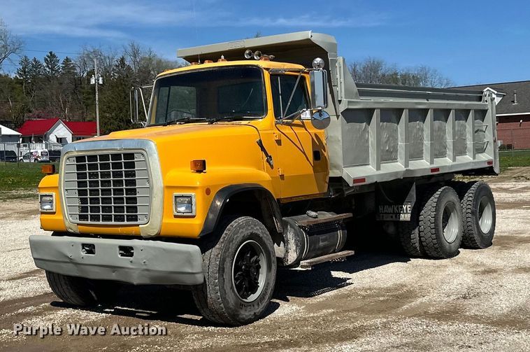 1994 Ford  LT8000 dump truck - DQ0812