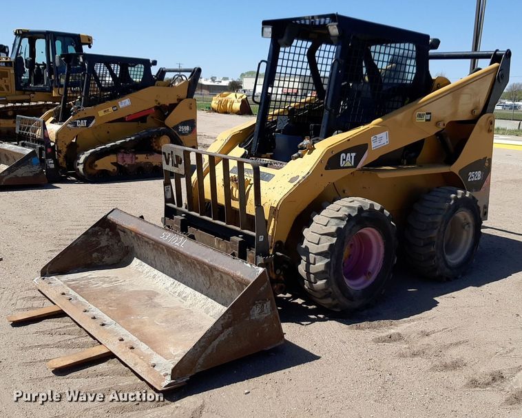 2011 Caterpillar 252B3 skid steer loader - DQ6968