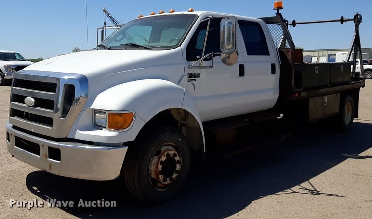 2007 Ford F650 Crew Cab flatbed truck - DQ6970
