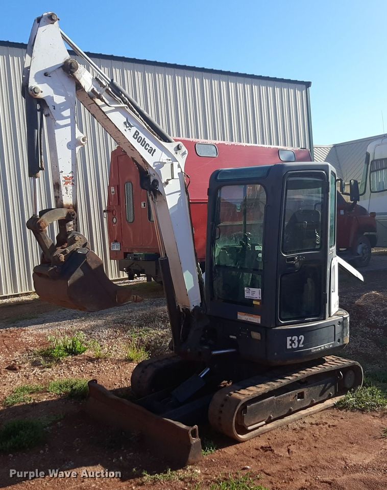 2011 Bobcat E32 mini excavator - DQ6999