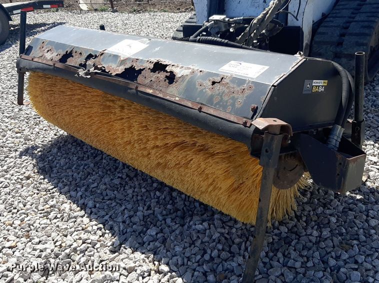 John Deere BA84 skid steer broom - DQ7006