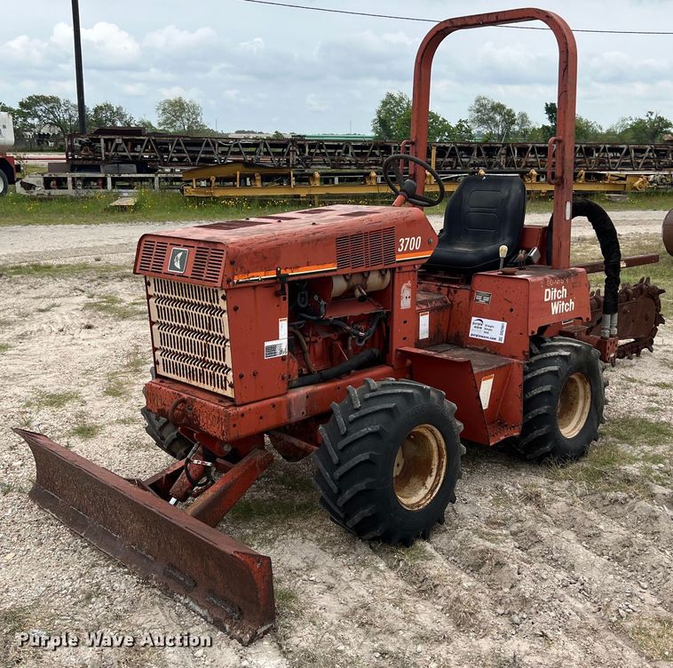 2000 Ditch Witch  3700DD trencher - DS2981