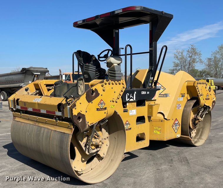 2012 Caterpillar  CB54XW double drum vibratory roller - DS5488