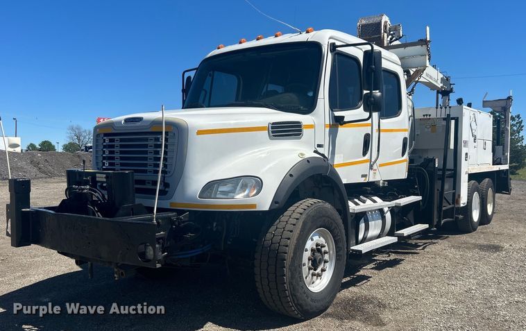 2012 Freightliner  Business Class M2 Crew Cab crane truck - EG1425