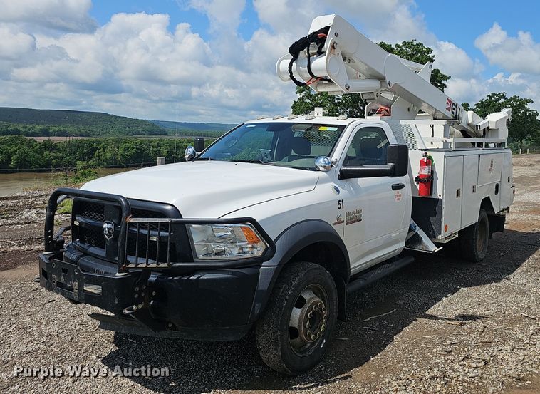 2016 Dodge Ram 5500 HD bucket truck - EJ5359