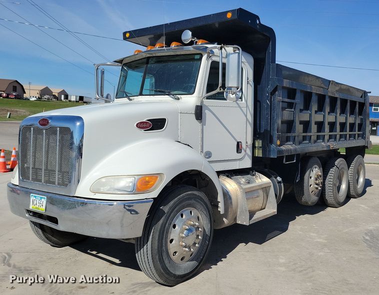 2014 Peterbilt 348 dump truck - LC9946