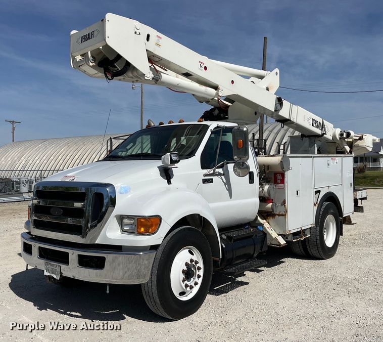 2012 Ford F750 Super Duty XL bucket truck - LD9461