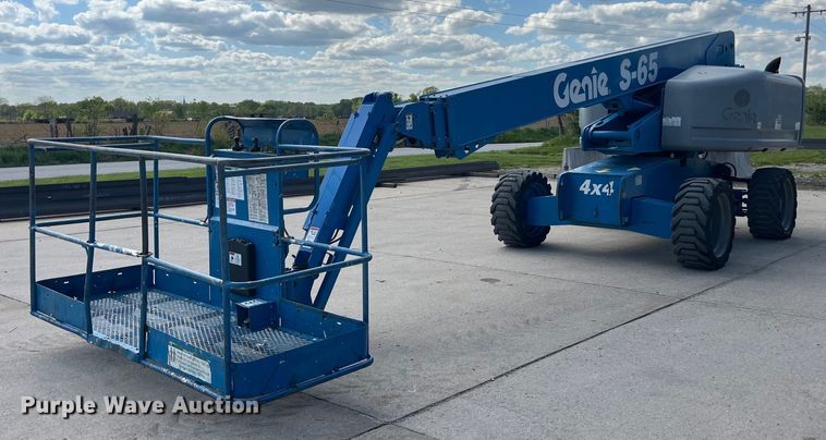 2006 Genie  S-65 boom lift - LD9490