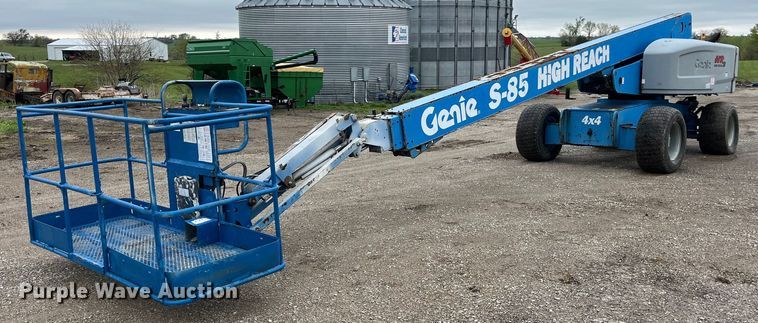 2013 Genie  S-85 boom lift - LD9493