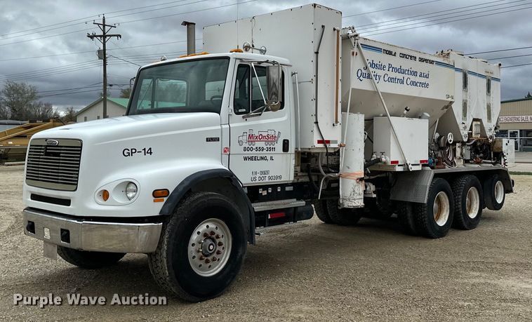 2001 Freightliner FL112 volumetric concrete mixer truck - LR9313