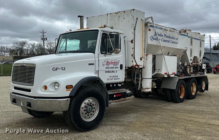 2001 Freightliner FL112 volumetric concrete mixer truck - LR9314