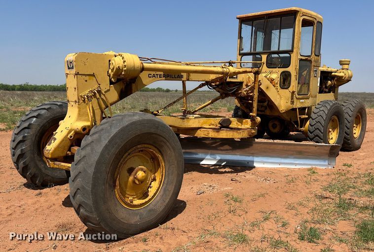 1967 Caterpillar 12F rigid frame motor grader - LU9842