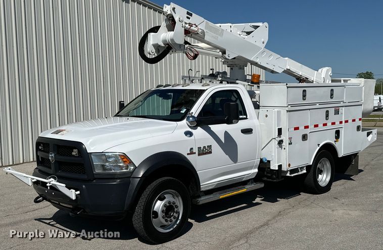 2015 Dodge   Ram 5500HD bucket truck - ND9225