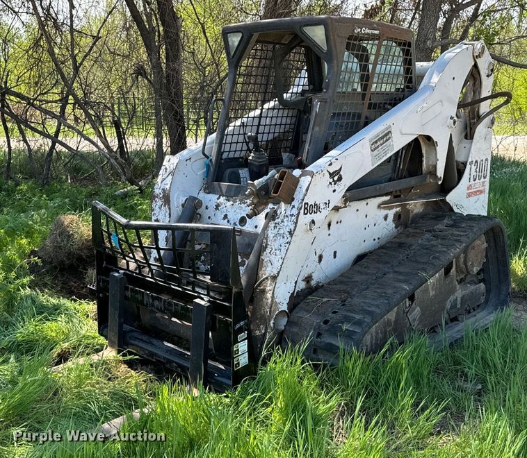 2004 Bobcat T300 tracked skid steer loader - ND9250