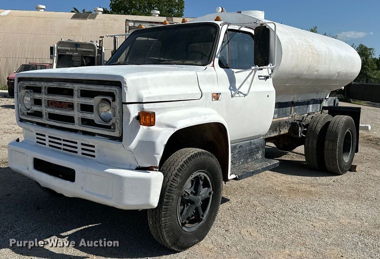 1982 GMC water truck - NR9848