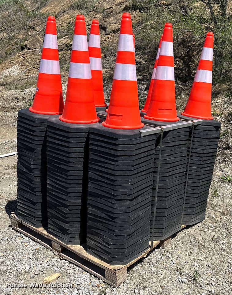 (250) traffic cones - NT9114