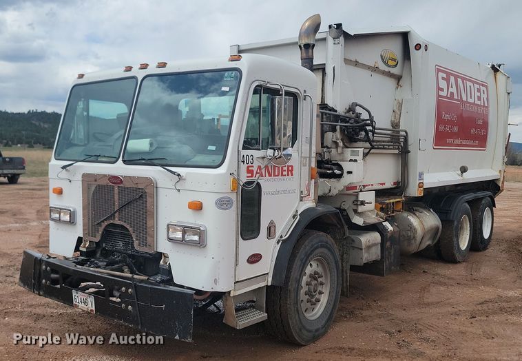 2009 Peterbilt  320 refuse truck - NZ9763