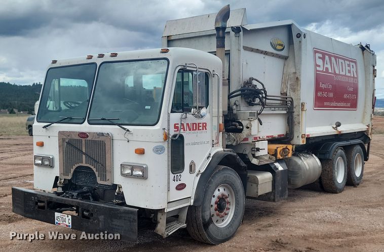 2009 Peterbilt  320 refuse truck - NZ9764