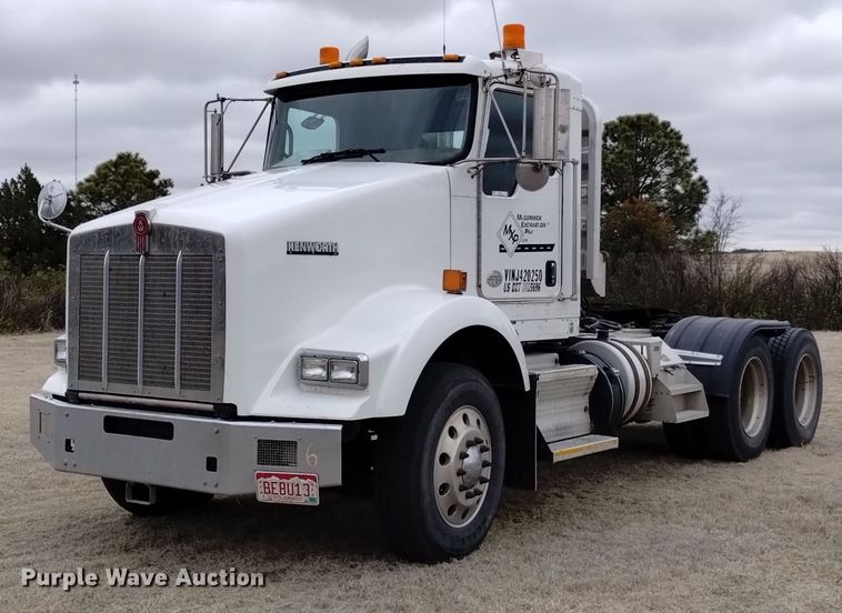 2014 Kenworth  T880 semi truck - OE9121