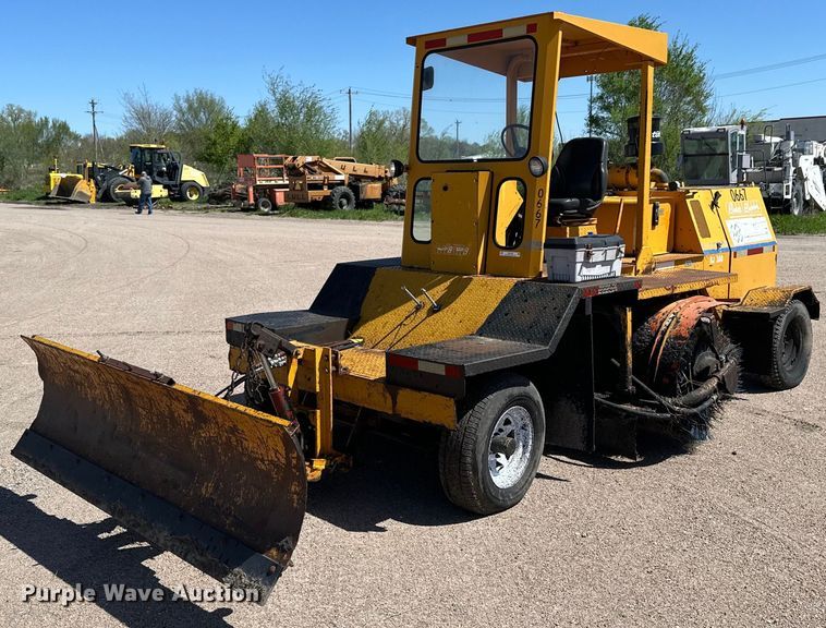 1991 Broce RJ300 broom - OE9184