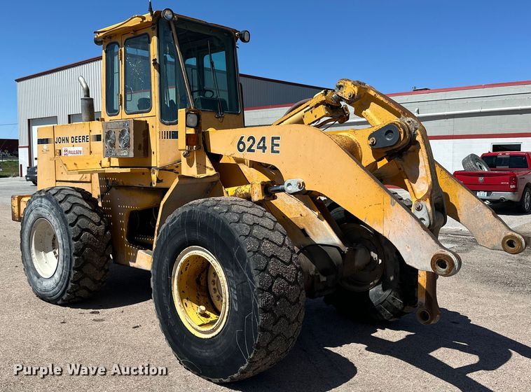 1989 John Deere  624E wheel loader - OE9185
