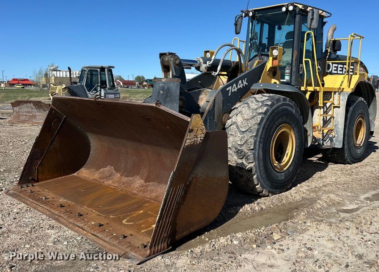 2011 John Deere  744K wheel loader - OE9199