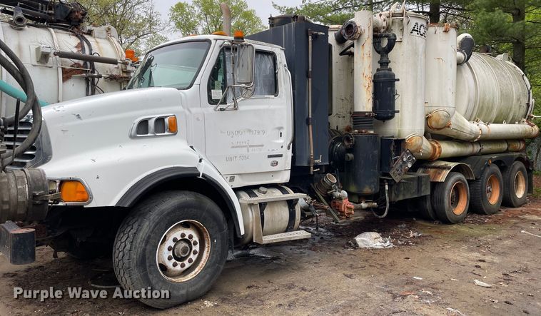 2009 Sterling  L9500 vacuum truck - OG9890