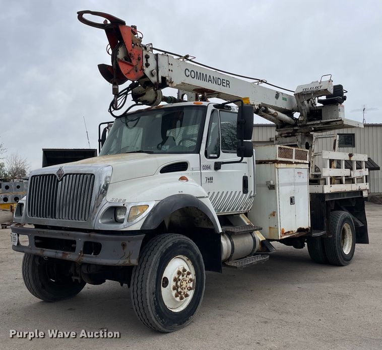 2004 International 7400 digger derrick truck - OG9901