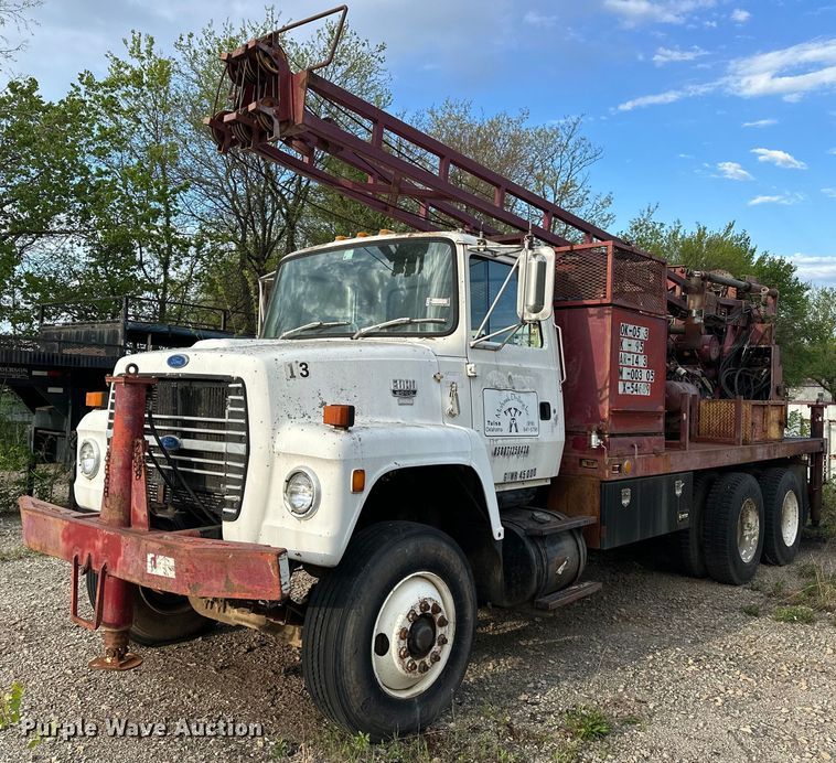 1993 Ford 8000 drilling rig truck - OM9478
