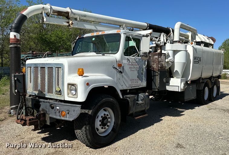1999 International  2554  sewer jetter truck - OM9480