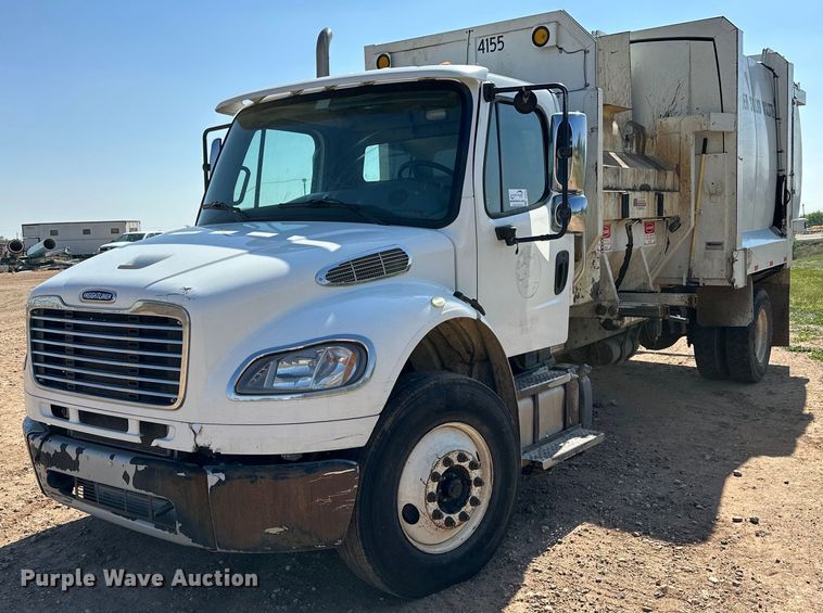 2015 Freightliner  Business Class M2 refuse truck - DG4381