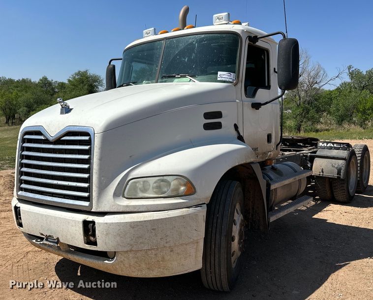 2007 Mack CXP semi truck - DG4384