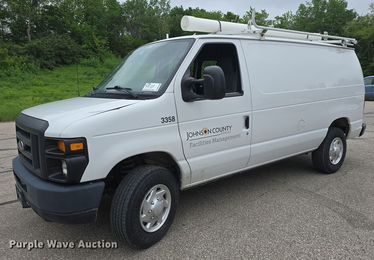 2014 Ford E350 Super Duty  van - DM1660