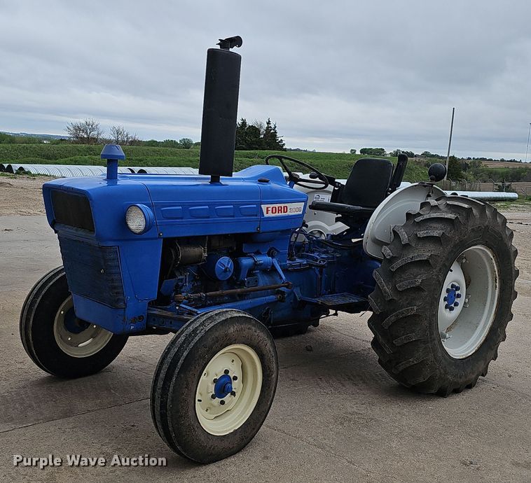 1962 Ford 2000 tractor - DP0877
