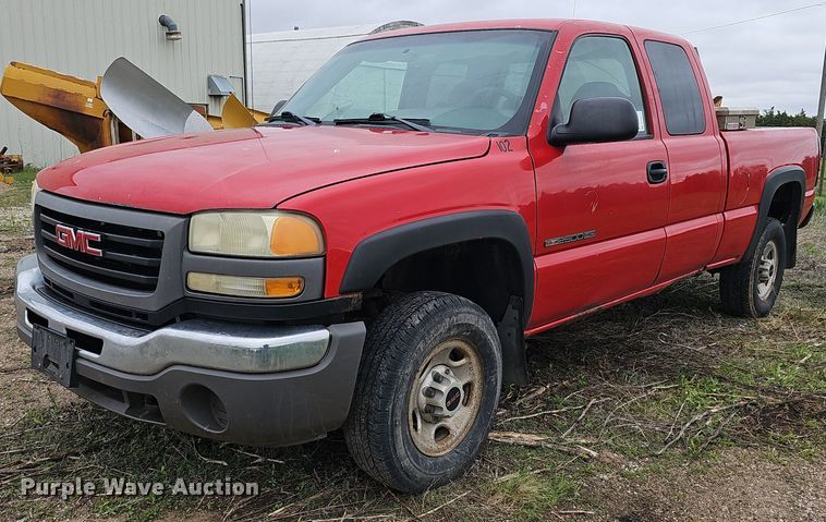 2004 GMC Sierra 2500HD Ext. Cab pickup truck - DP0879