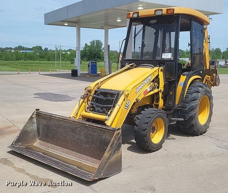 2004 John Deere 110 backhoe - DR4764