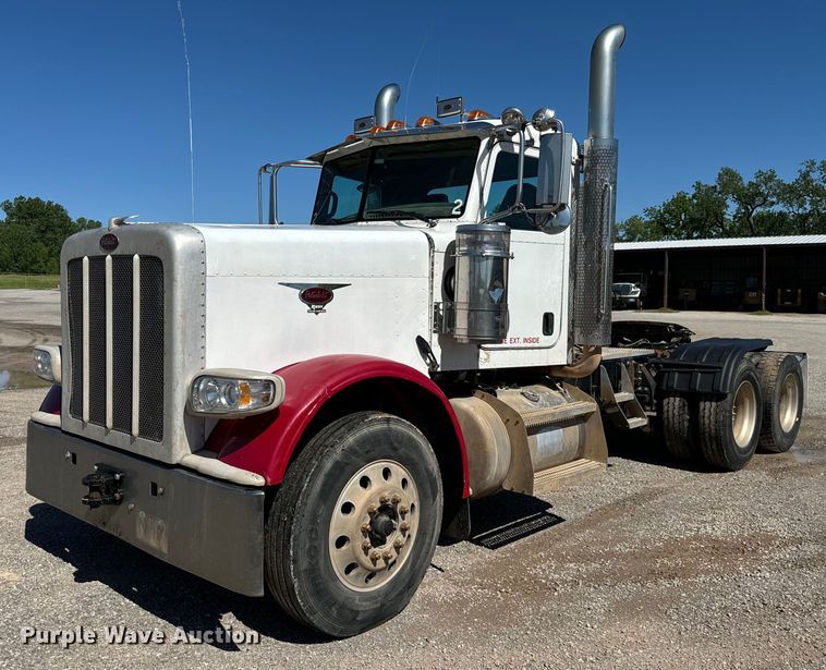 2014 Peterbilt  388 semi truck - EJ0611