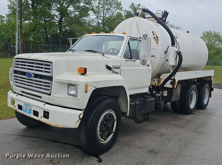 1994 Ford F900 vacuum truck - EJ5347