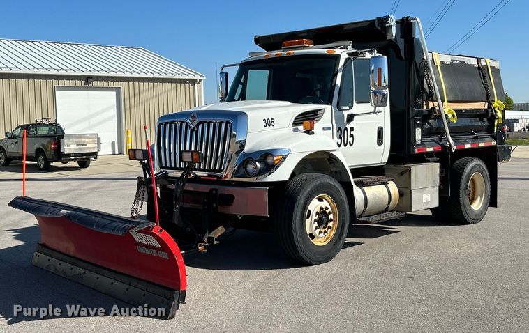 2013 International 7400 SBA dump truck - EK4542