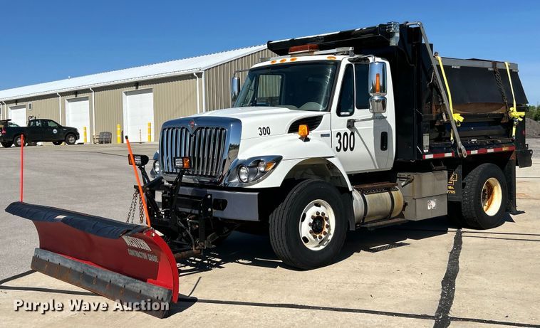 2013 International 7400 SBA dump truck - EK4543