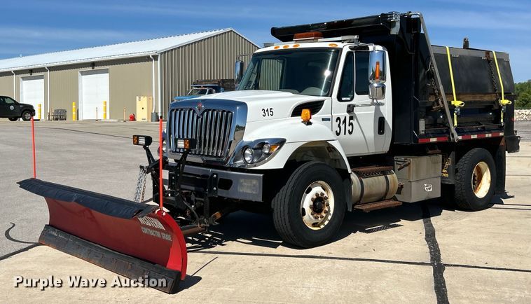 2013 International 7400 SBA dump truck - EK4544