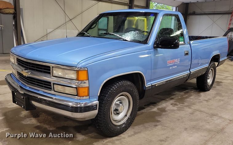 1996 Chevrolet  C2500 pickup truck - KB9093