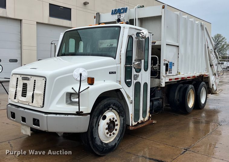 1998 Freightliner FL70 refuse truck - LD9450