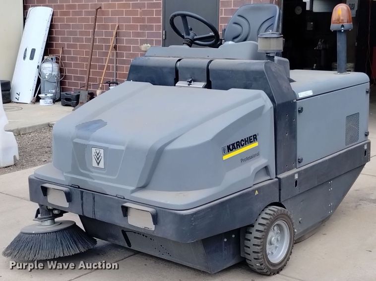 2015 Karcher KM130/300RLFGKNA sweeper - LO9013