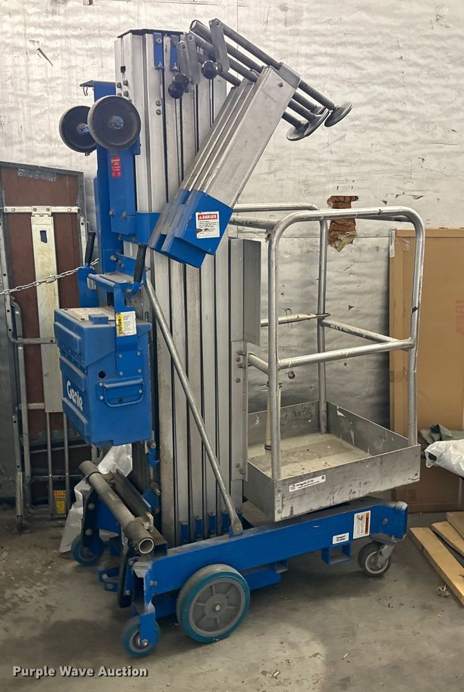 Genie  AWP-24 vertical lift - NL9759