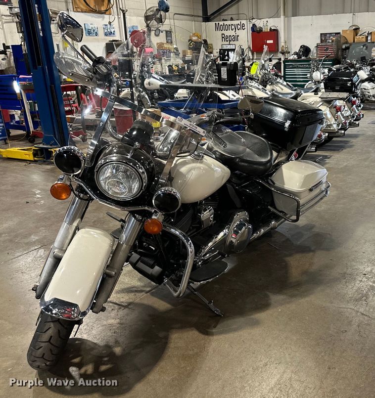 2014 Harley Davidson  Road King Police  motorcycle - NT9158