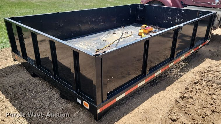 Knapheide  PVMXT-127C flatbed - NZ9806