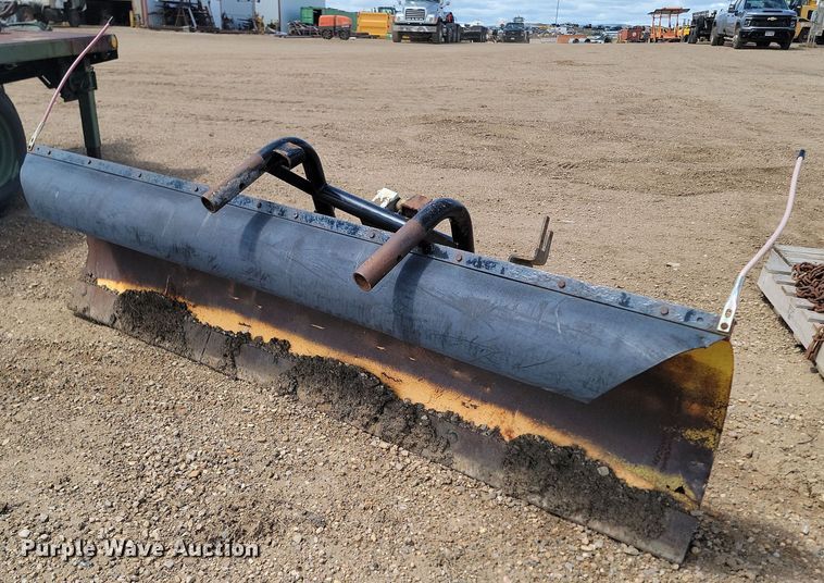 Meyer  102" W snow plow - NZ9808